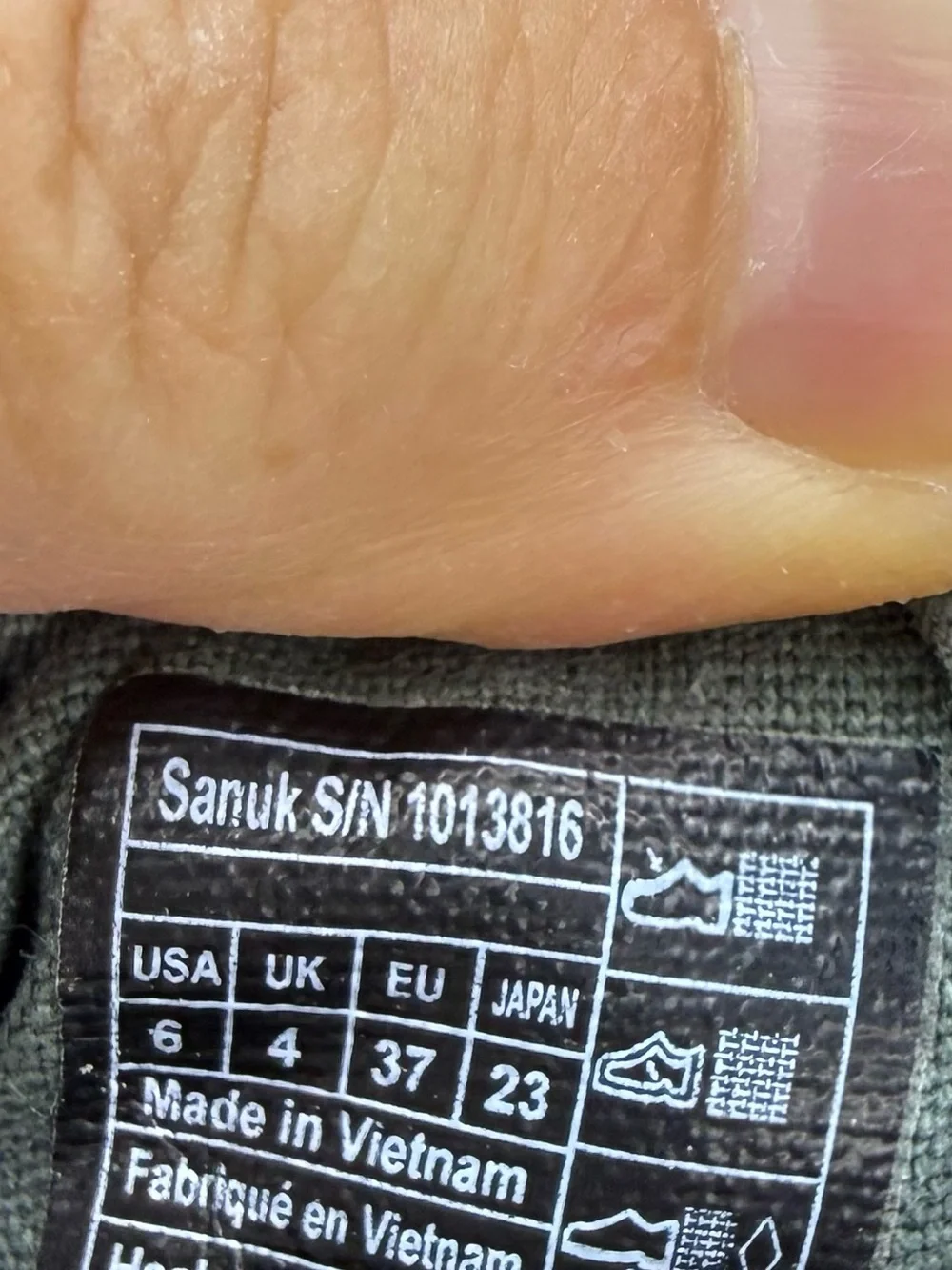 Sanuk Pair O Dice slip-on sneakers Women's Size 6 Slip-On Olive Green VGUC